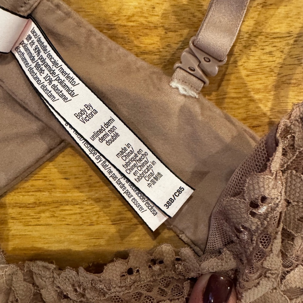 Victoria's Secret Lace Underwire Bra in Tan - Picture 2 of 3